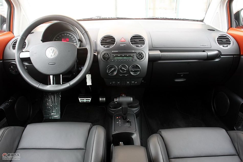 进口大众甲壳虫“墨橘版”内饰