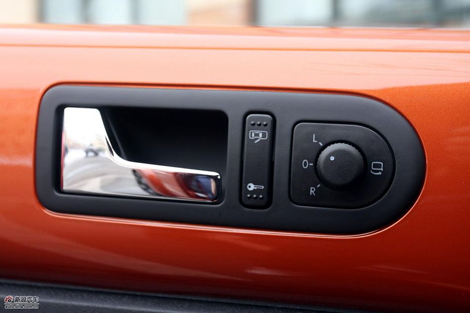 进口大众甲壳虫“墨橘版”内饰