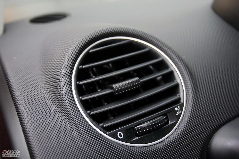 进口大众甲壳虫“墨橘版”内饰