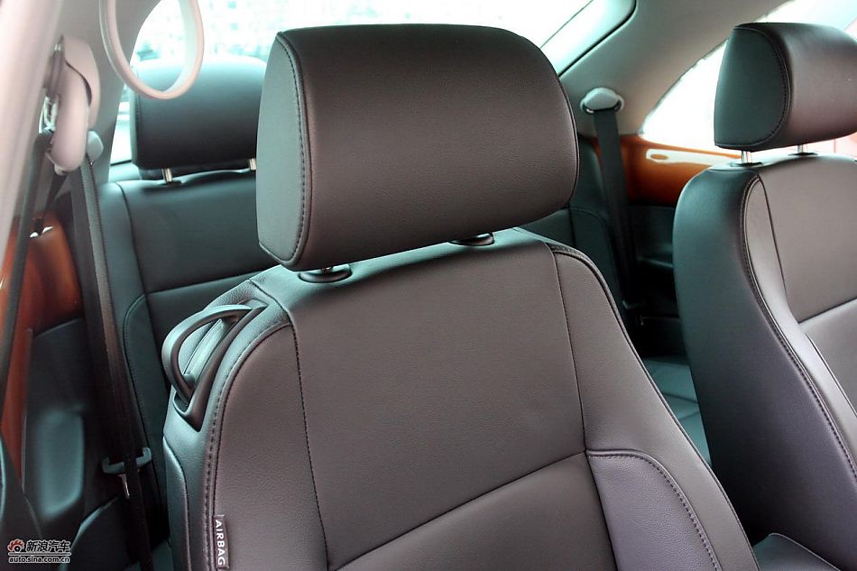 进口大众甲壳虫“墨橘版”内饰