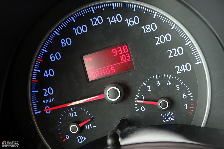 进口大众甲壳虫“墨橘版”内饰