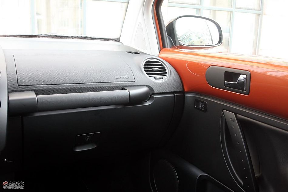 进口大众甲壳虫“墨橘版”内饰