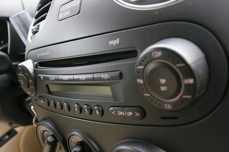 图为新甲壳虫中控台和变速器杆