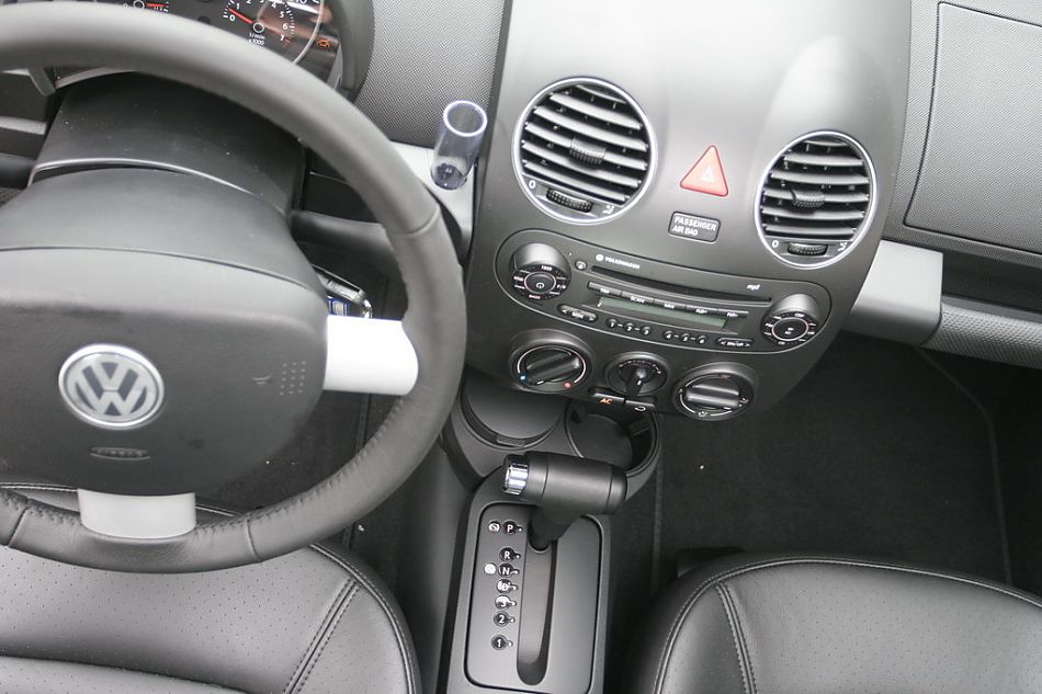 图为全黑色内饰