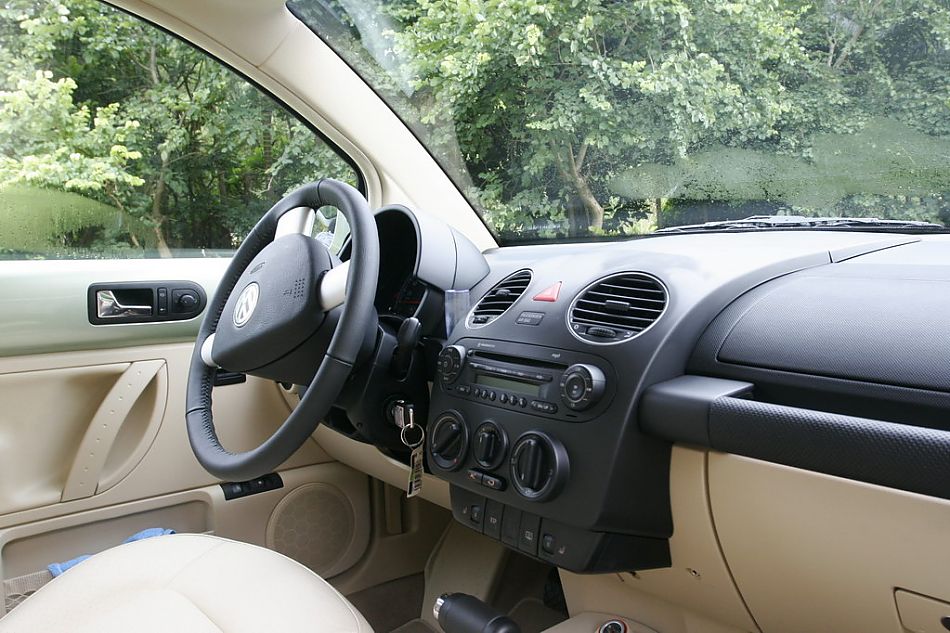 图为新甲壳虫内饰及细节