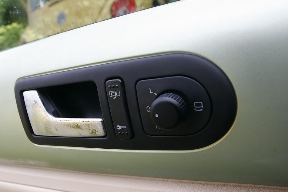 图为新甲壳虫内饰及细节