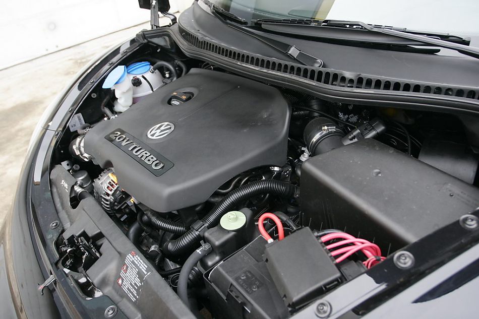 图为08款新甲壳虫1.8T涡轮增压引擎