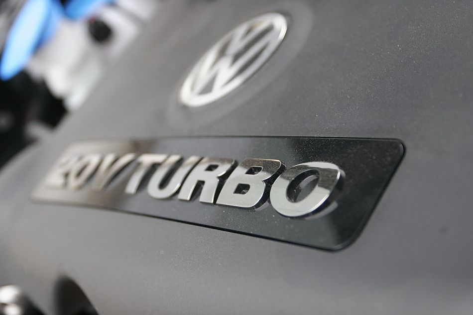 图为08款新甲壳虫1.8T涡轮增压引擎