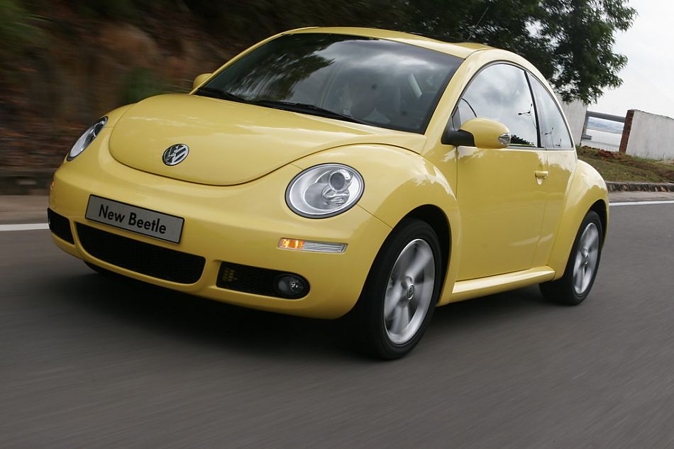 新甲壳虫公路行驶动态图片