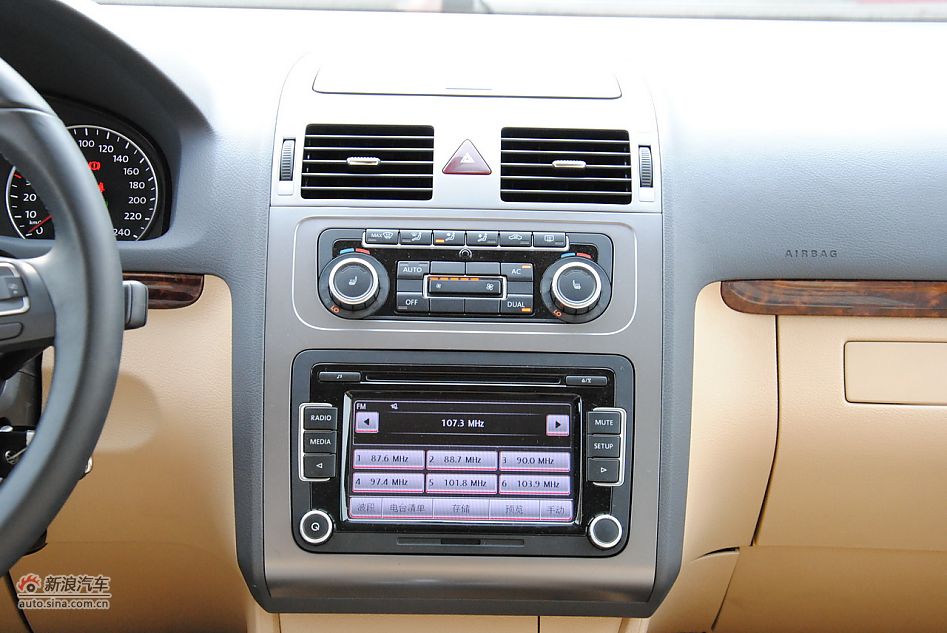 2011款大众途安1.4TSI自动智臻版