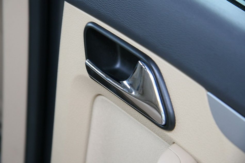 上海大众途安车门内部