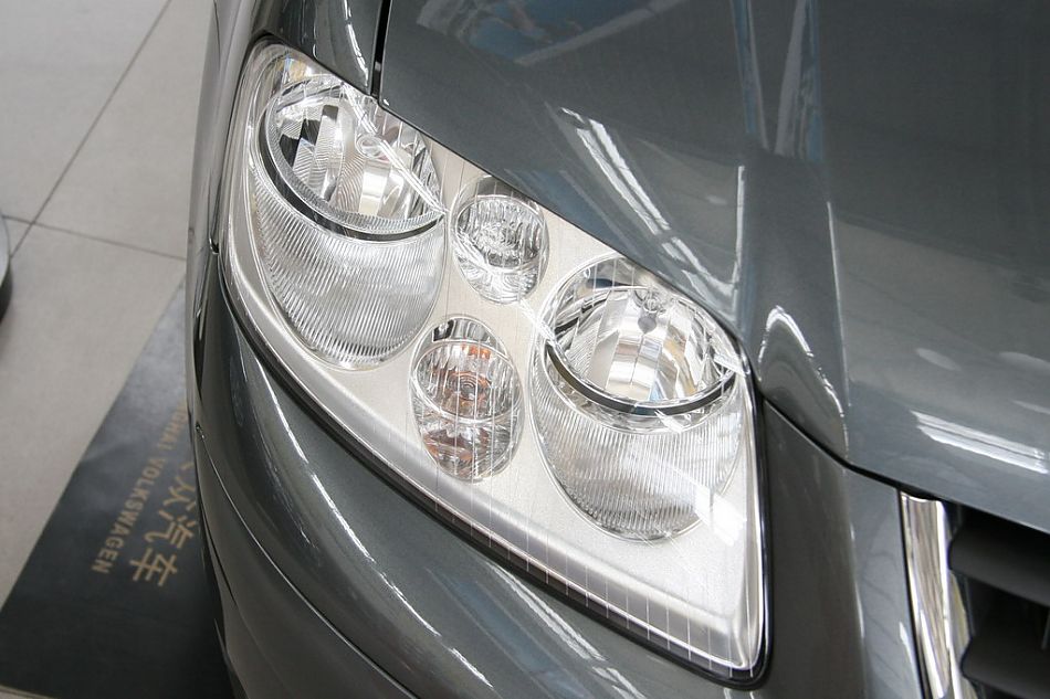 上海大众途安前大灯