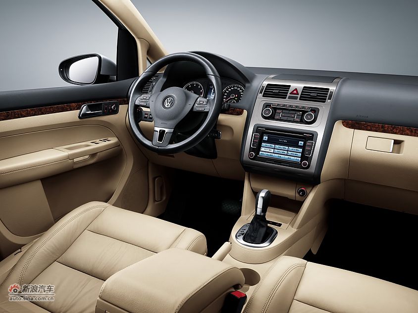 2011款大众途安内饰