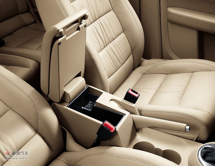 2011款大众途安内饰