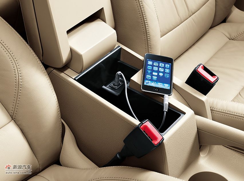 2011款大众途安内饰