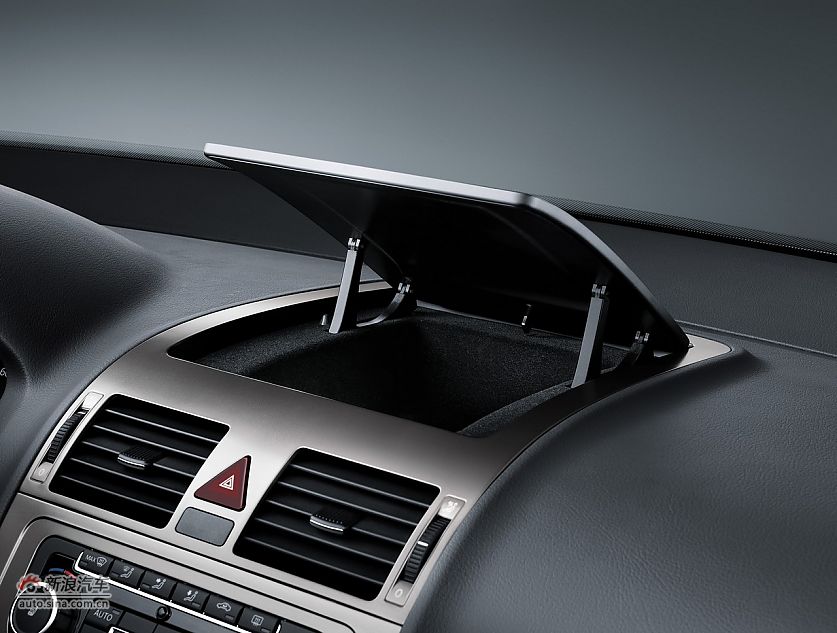 2011款大众途安内饰