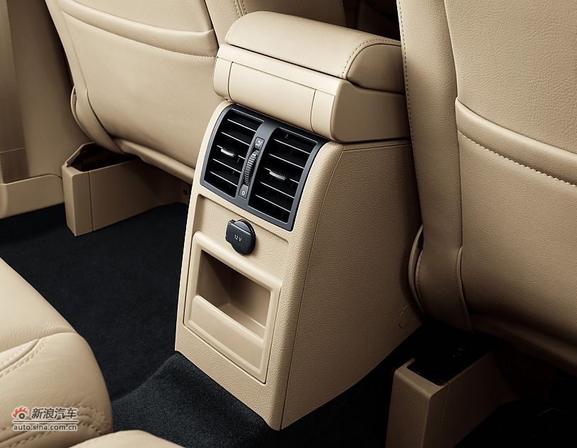 2011款大众途安内饰