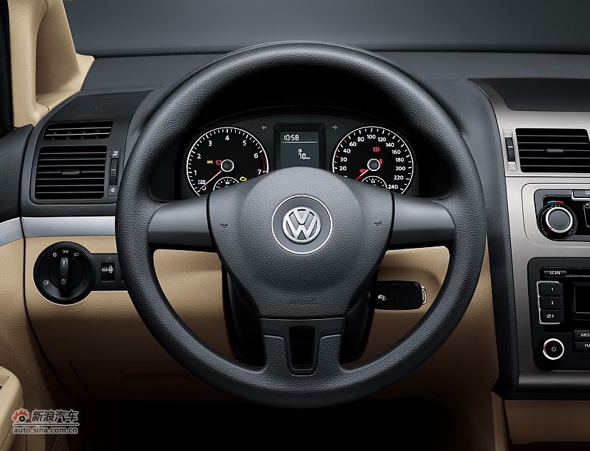 2011款大众途安内饰