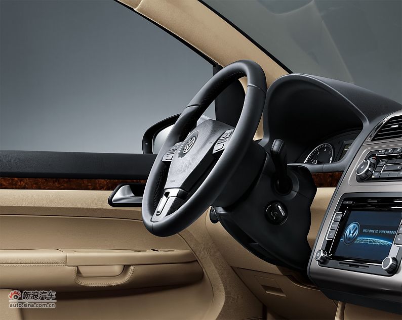 2011款大众途安内饰