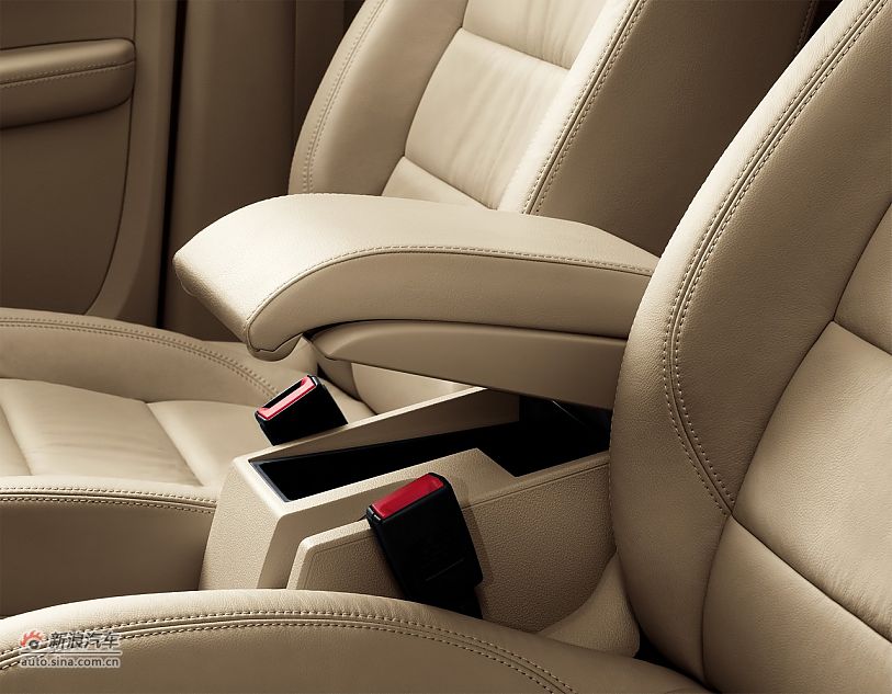 2011款大众途安内饰