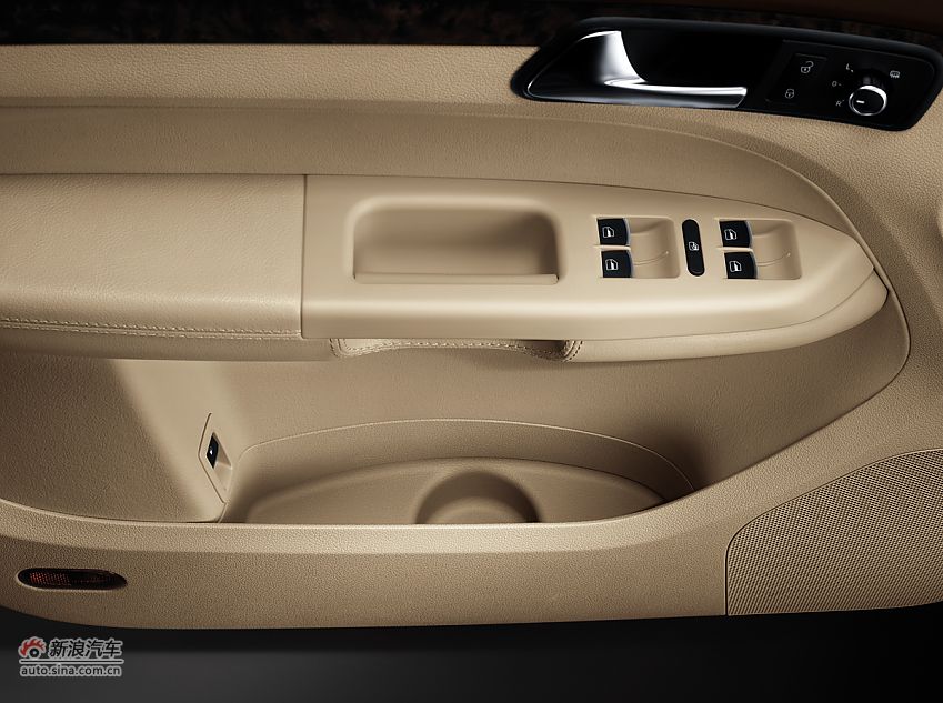 2011款大众途安内饰