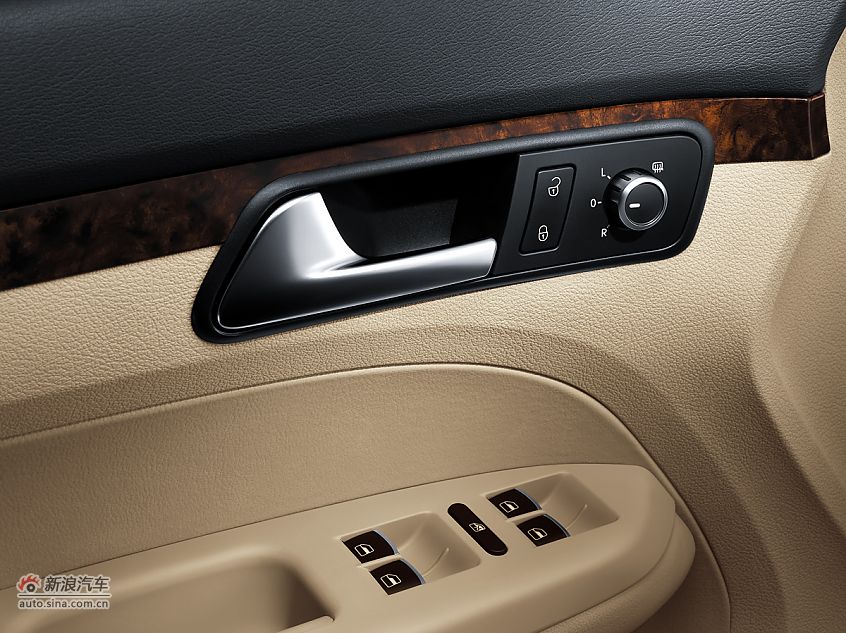 2011款大众途安内饰