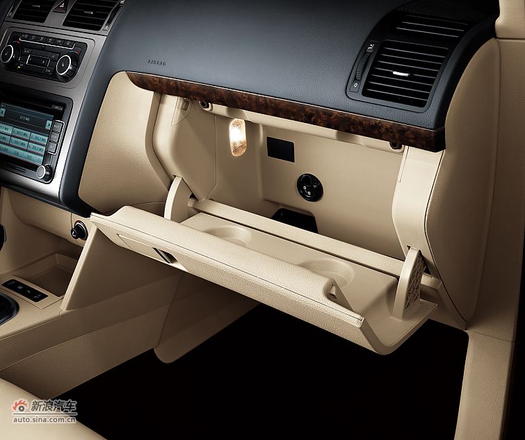 2011款大众途安内饰