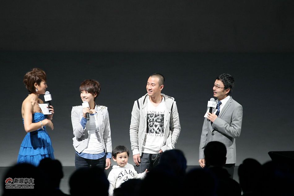 上海大众大众新途安上市现场嘉宾文章、马伊俐一家