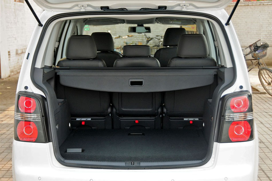 2015款 1.4T 自动30周年纪念版 座椅空间