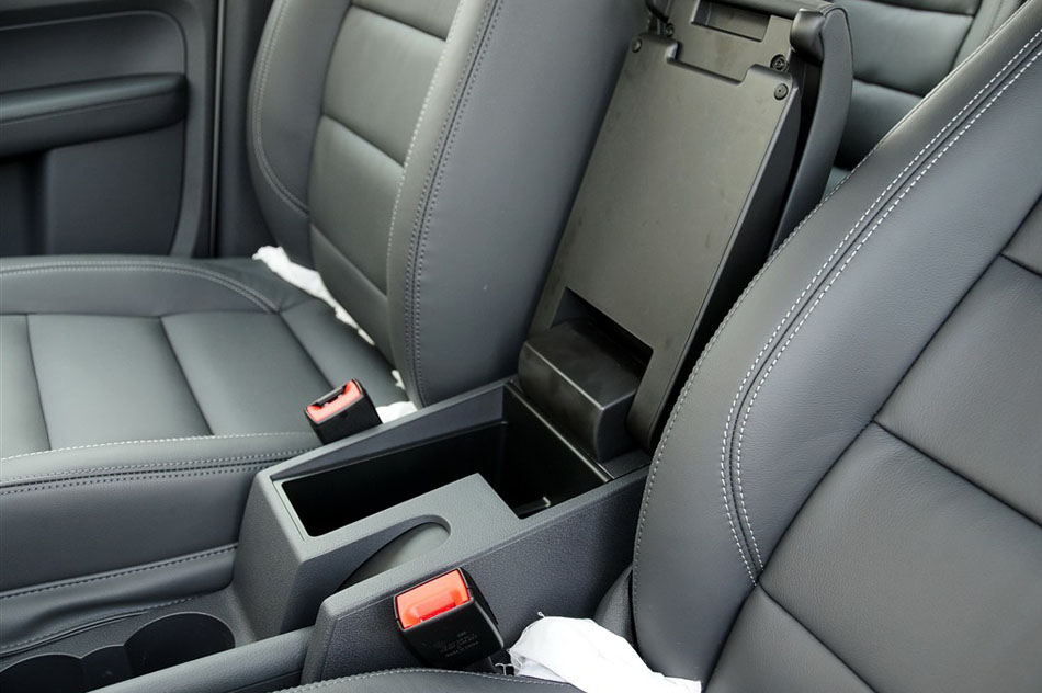2015款 1.4T 自动30周年纪念版 座椅空间