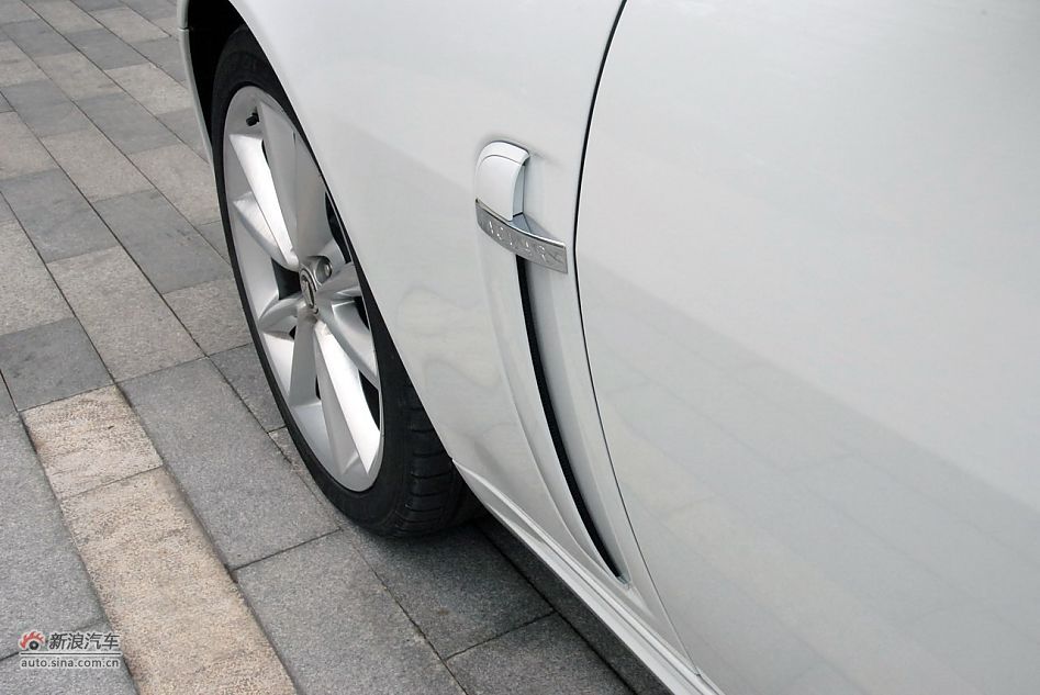 2009款全新捷豹XKR双门跑车