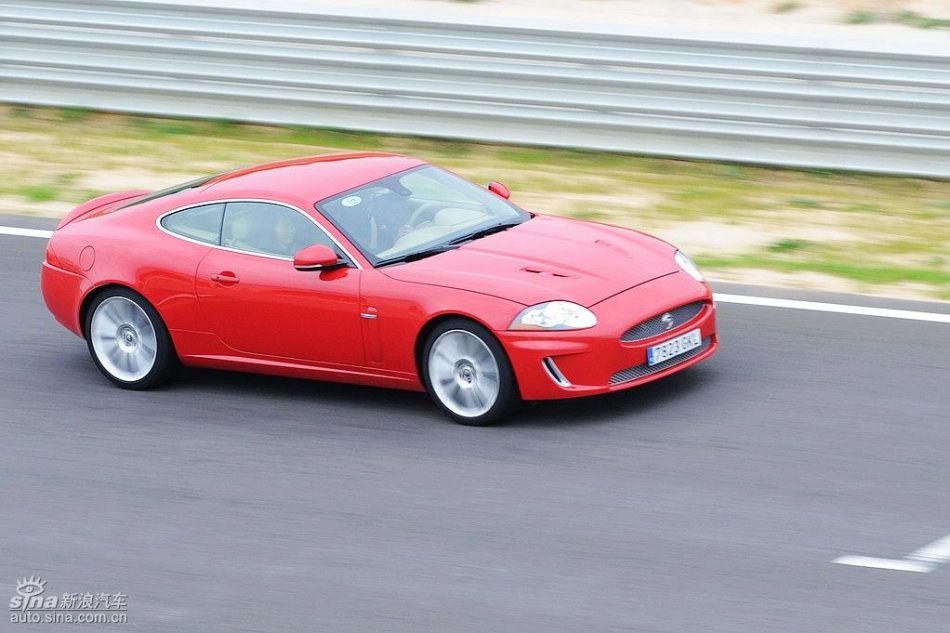 捷豹XKR动态图片