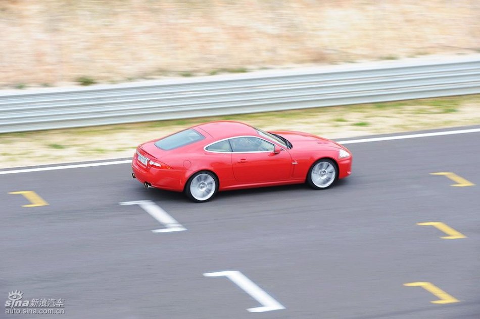 捷豹XKR动态图片