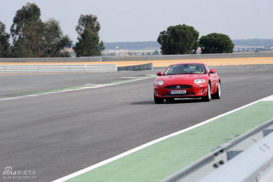 捷豹XKR动态图片