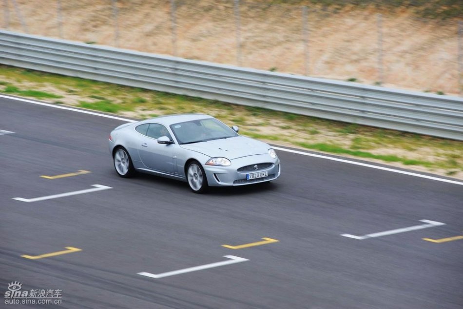 捷豹XKR动态图片