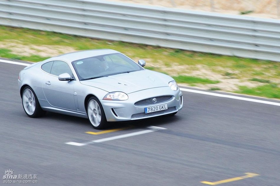 捷豹XKR动态图片
