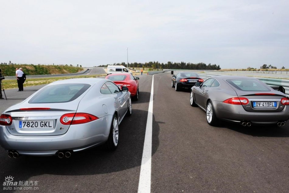 捷豹XKR动态图片