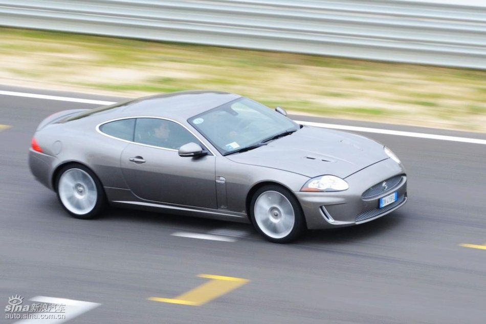 捷豹XKR动态图片