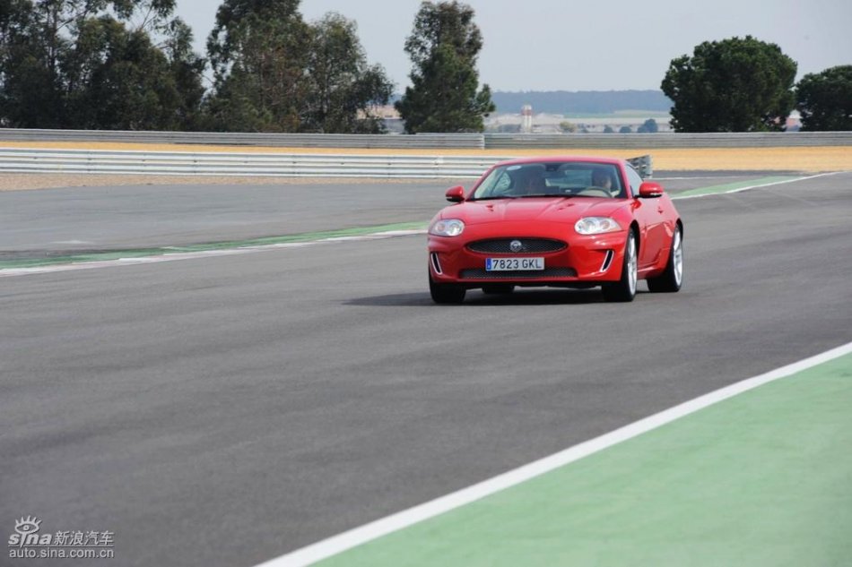 捷豹XKR动态图片