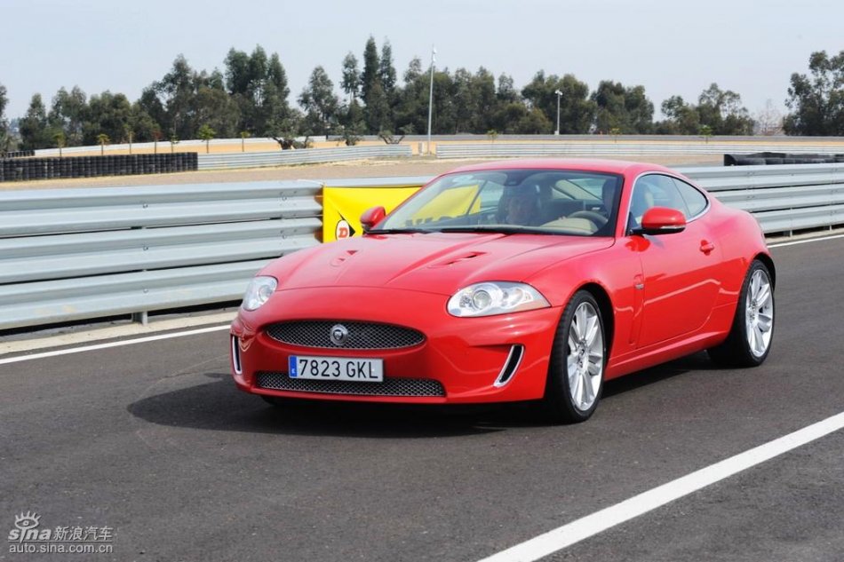 捷豹XKR动态图片