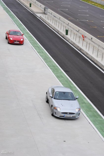 捷豹XKR动态图片