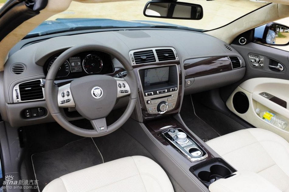 捷豹XKR内饰图片