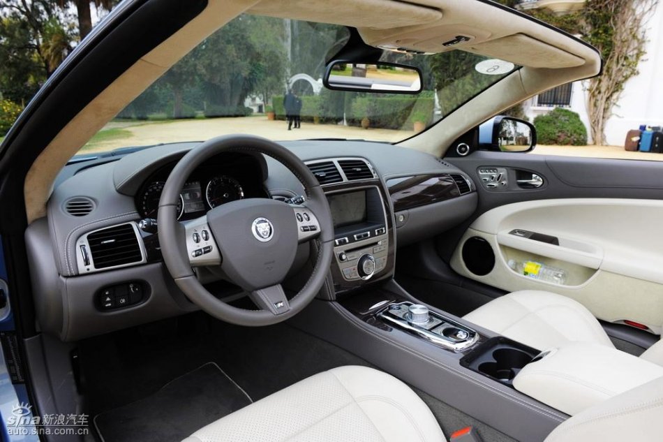 捷豹XKR内饰图片