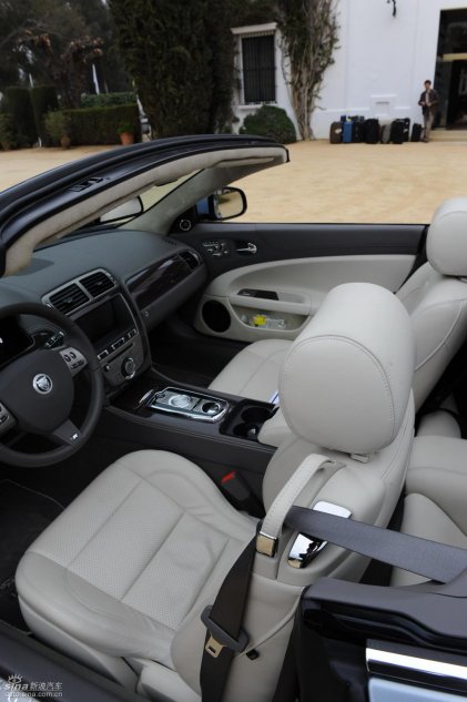 捷豹XKR内饰图片