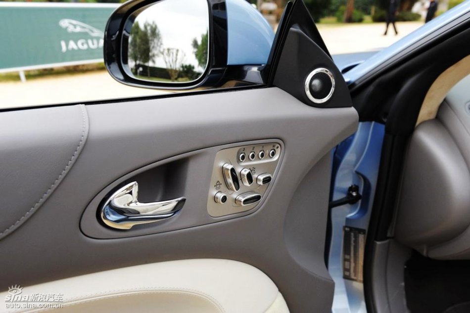 捷豹XKR内饰图片
