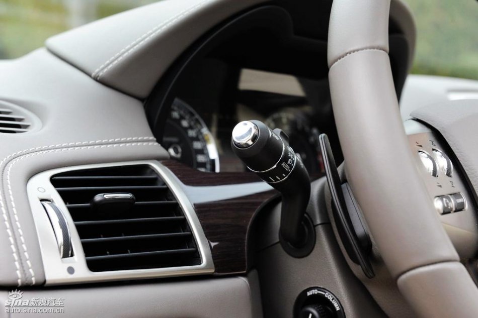 捷豹XKR内饰图片