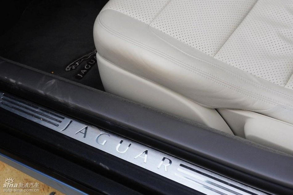 捷豹XKR内饰图片