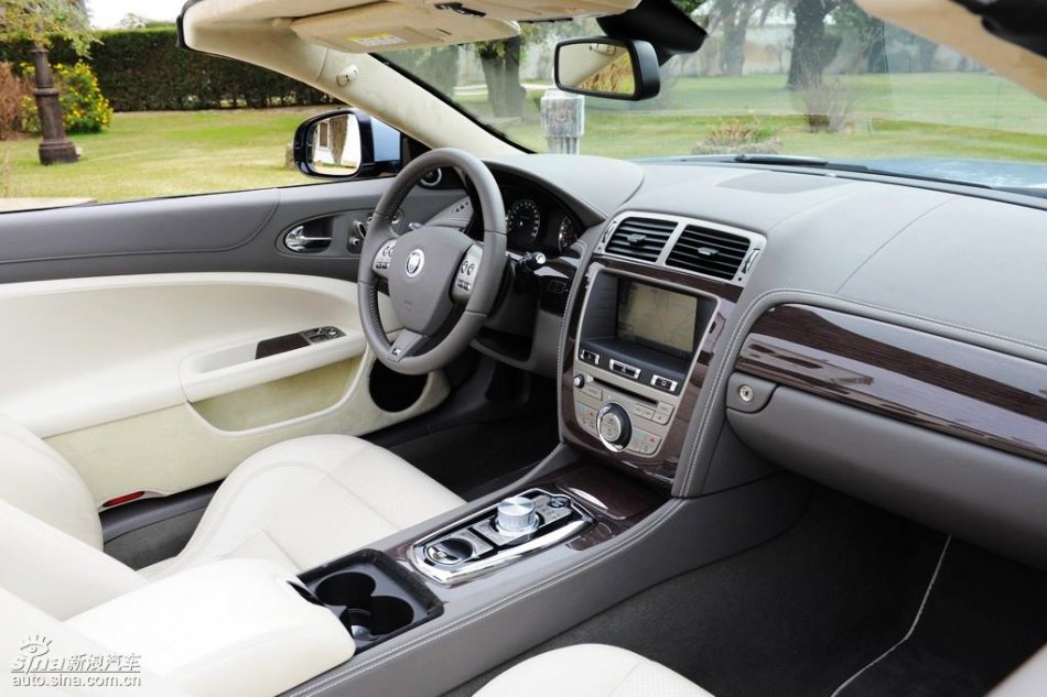 捷豹XKR内饰图片