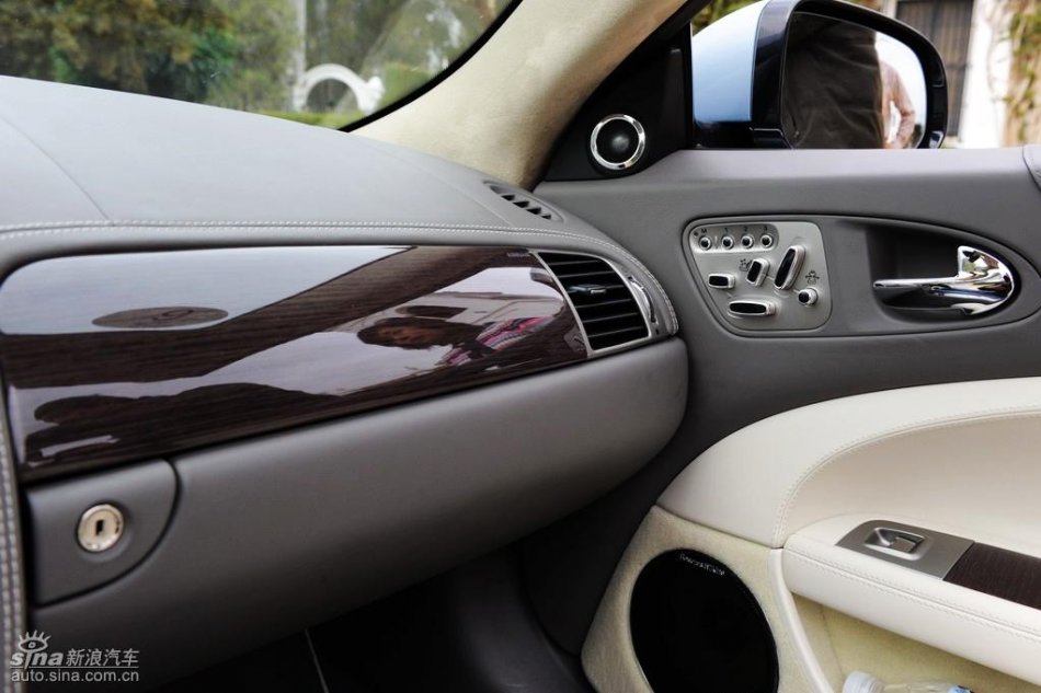 捷豹XKR内饰图片
