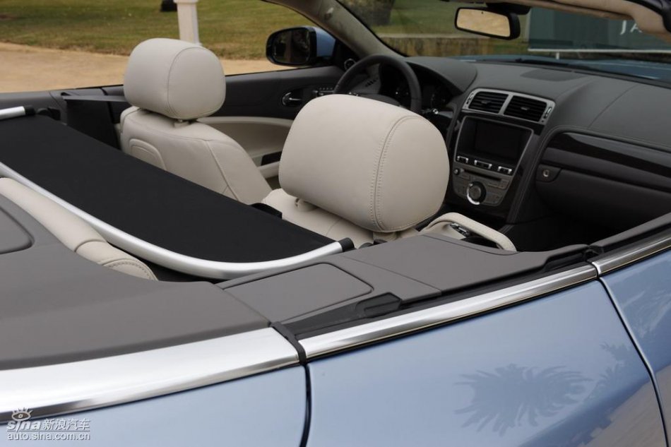 捷豹XKR内饰图片